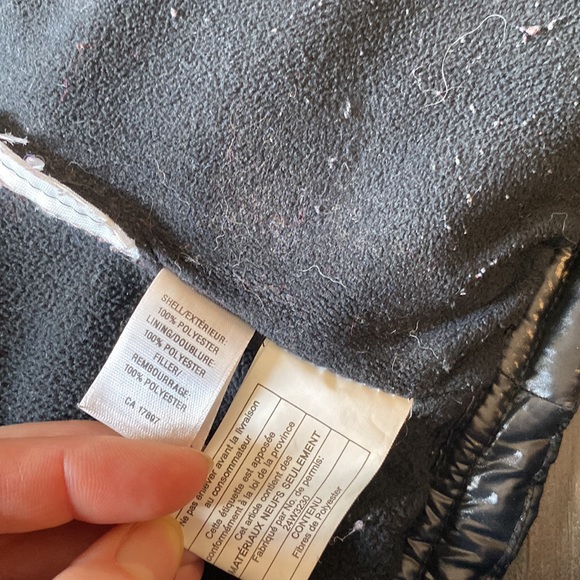 Old navy ladies polyester filled thick vest in size small. - Picture 5 of 8